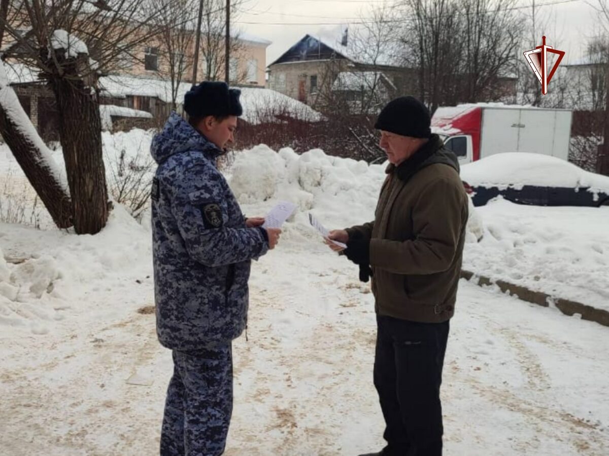 Накануне праздников жителям Тверской области напомнили правила обращения с оружием