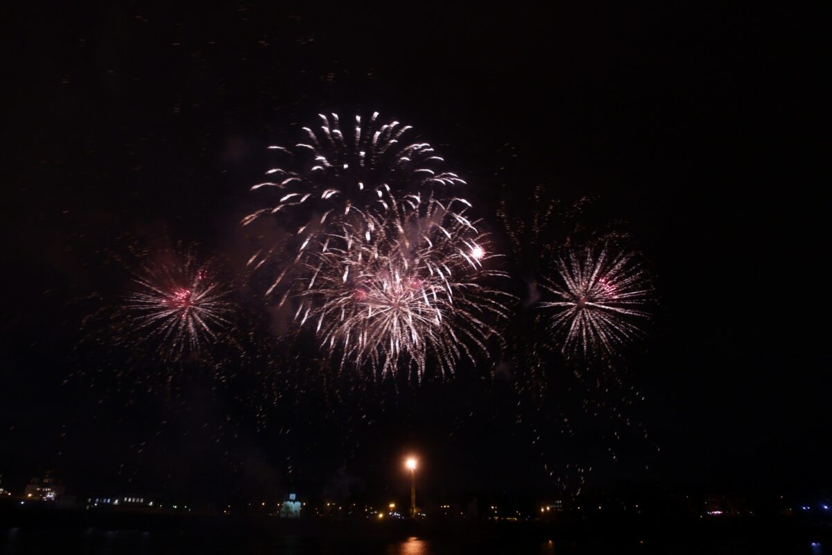 Жителям Тверской области рассказали, на что следует обратить внимание при покупке фейерверков