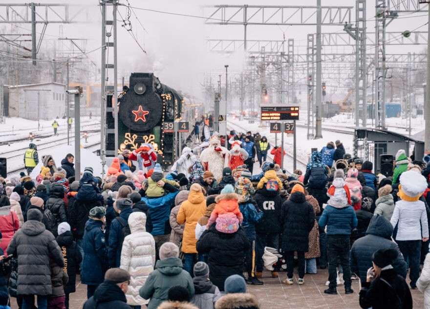 Дед Мороз и его друзья прибыли в Тверь на сказочном поезде