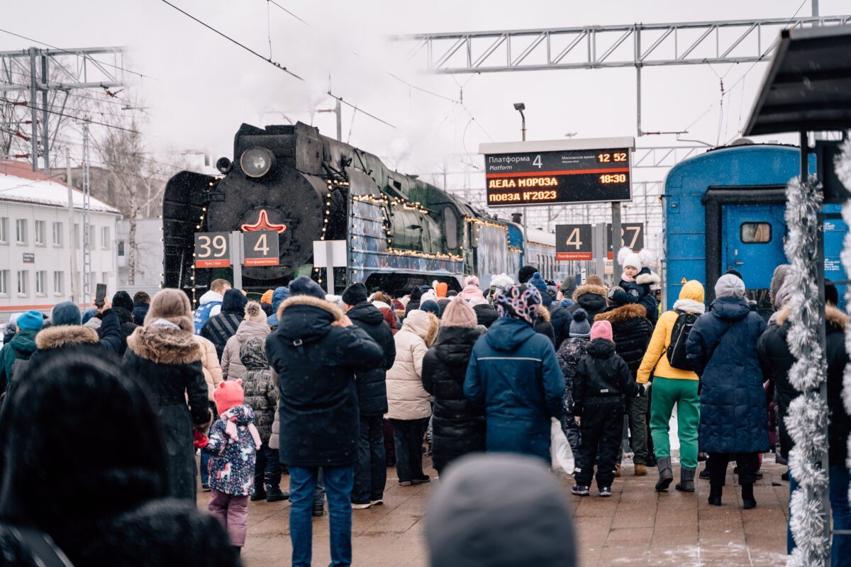 Дед Мороз и его друзья прибыли в Тверь на сказочном поезде | ТОП Тверь  новости