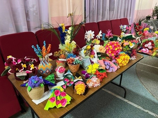 В Оленинском округе Тверской области ко Дню матери организовали выставку "Букет для мамы"