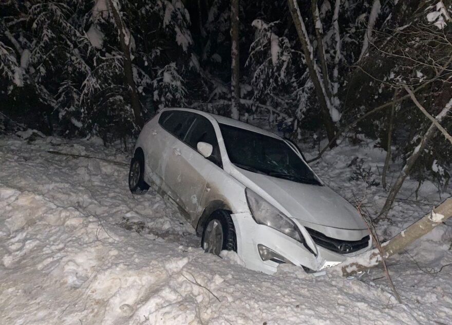 Угнанную в Москве иномарку нашли в кювете под Тверью