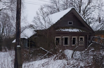 По факту регистрации граждан в заброшенном доме в Тверской области полицейские возбудили уголовное дело