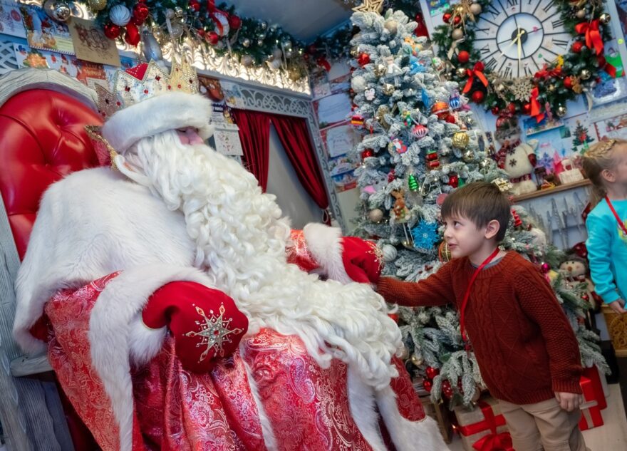 27 декабря на тверском вокзале все желающие могут встретить Деда Мороза