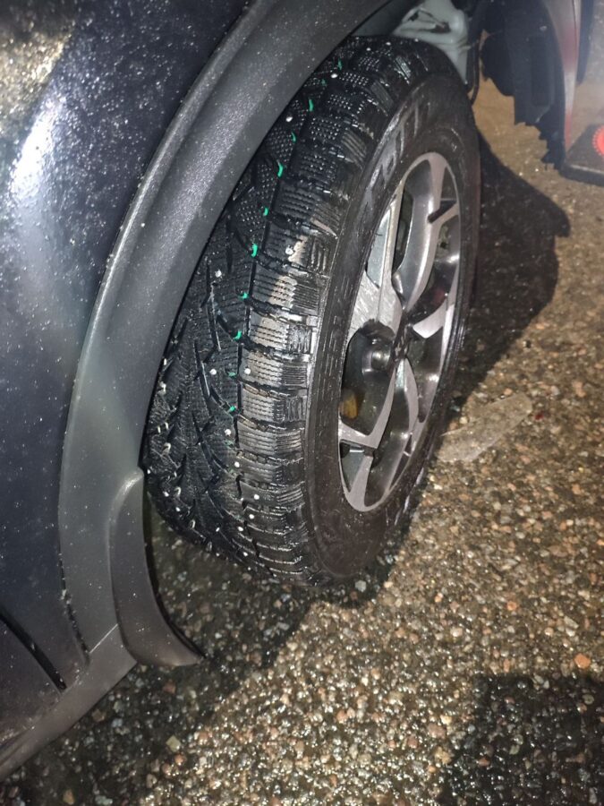 В Тверской области перевернулся Киа Спортейдж с двумя молодыми женщинами