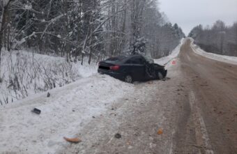 В Тверской области легковушка столкнулась с КамАЗом В Тверской области легковушка столкнулась с КамАЗом