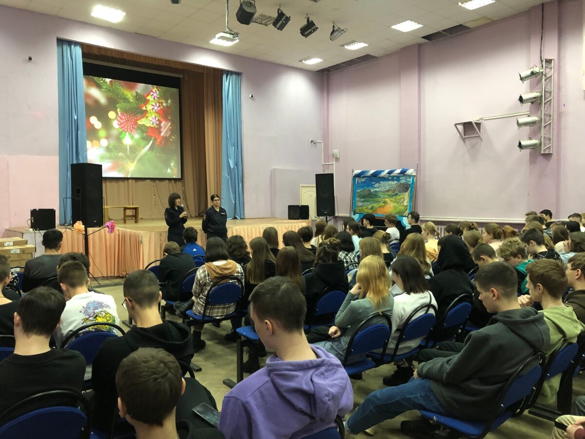 Сотрудники ГИБДД встретились со студентами тверского колледжа