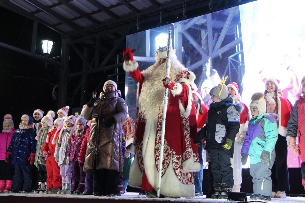 Дед Мороз из Великого Устюга приехал в Вышний Волочёк