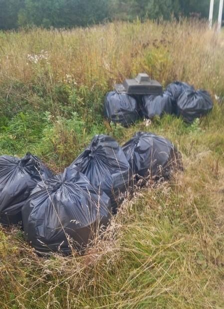 Жители деревни в Тверской области устроили две огромные свалки