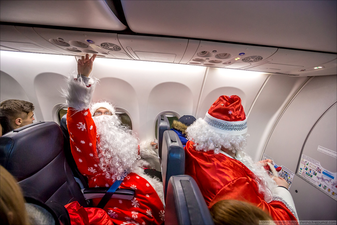 Россиян в костюмах Деда Мороза и Снегурочки пустят в самолеты бесплатно