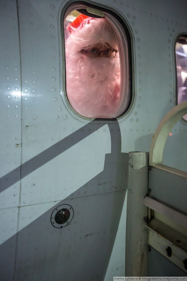 Россиян в костюмах Деда Мороза и Снегурочки пустят в самолеты бесплатно