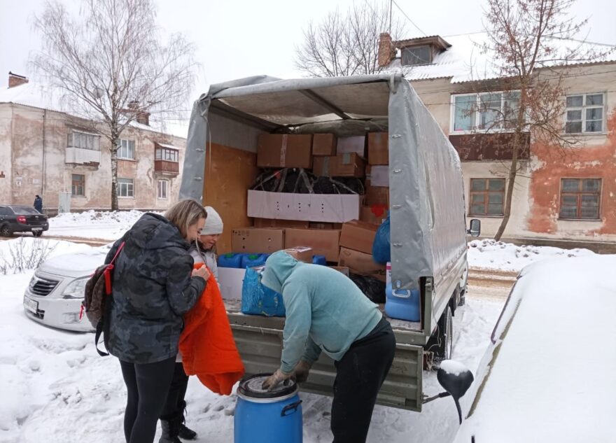 Жители Тверской области сутки не спали и накрыли бойцам новогодний стол