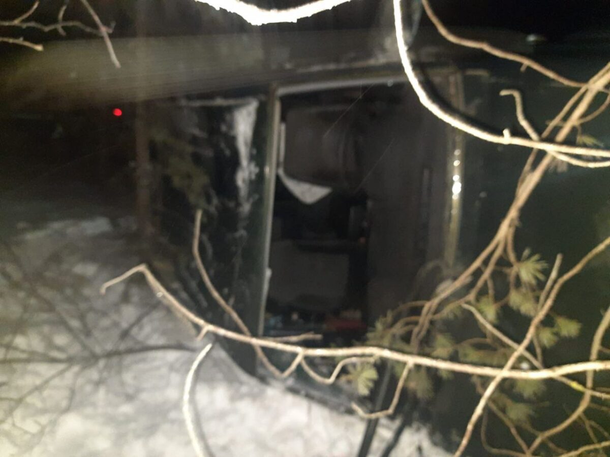 В Тверской области УАЗ перевернулся в кювете
