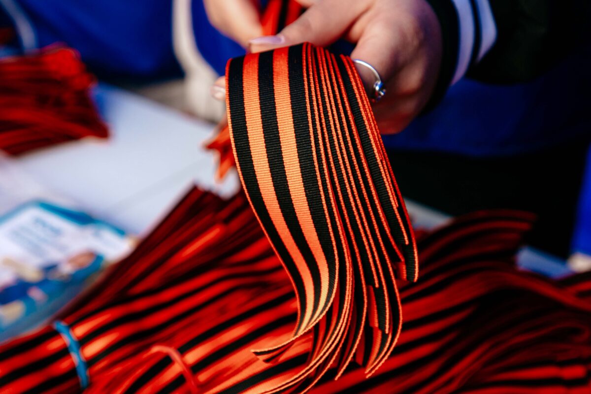 Теперь за осквернение георгиевских лент будут наказывать тюрьмой или миллионными штрафами