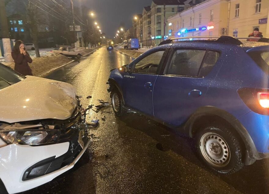 В Твери 23-летний водитель не уступил дорогу и спровоцировал ДТП В Твери 23-летний водитель не уступил дорогу и спровоцировал ДТП