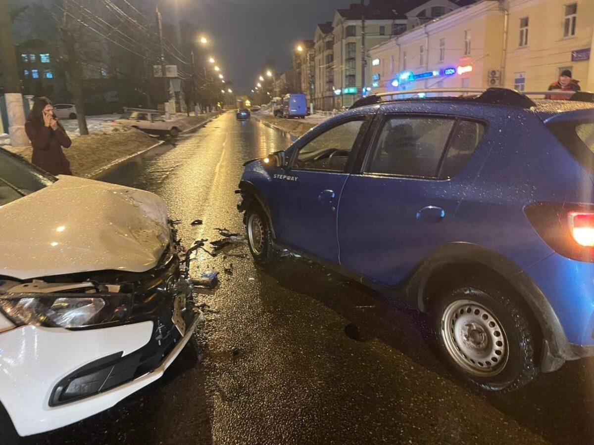 В Твери 23-летний водитель не уступил дорогу и спровоцировал ДТП