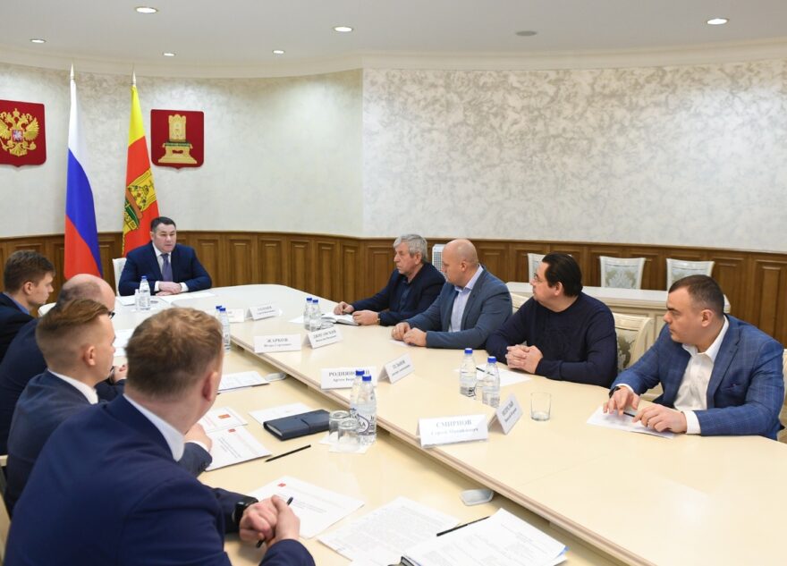Губернатор Игорь Руденя провёл рабочую встречу по актуальным вопросам в сфере дорожного строительства