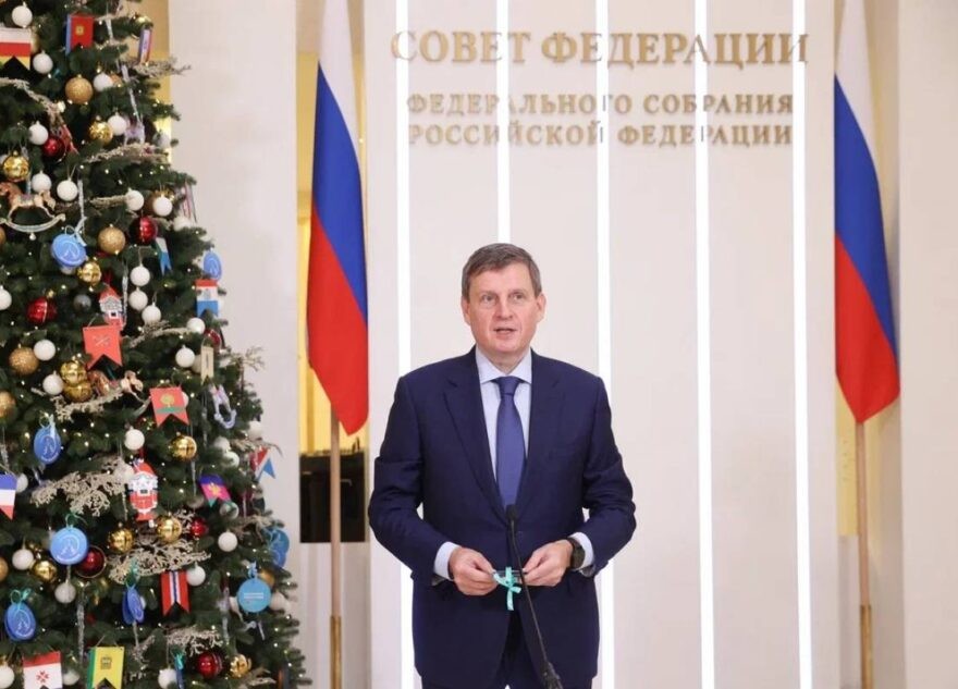 Сенатор Андрей Епишин присоединился к Всероссийской благотворительной акции «Елка желаний»