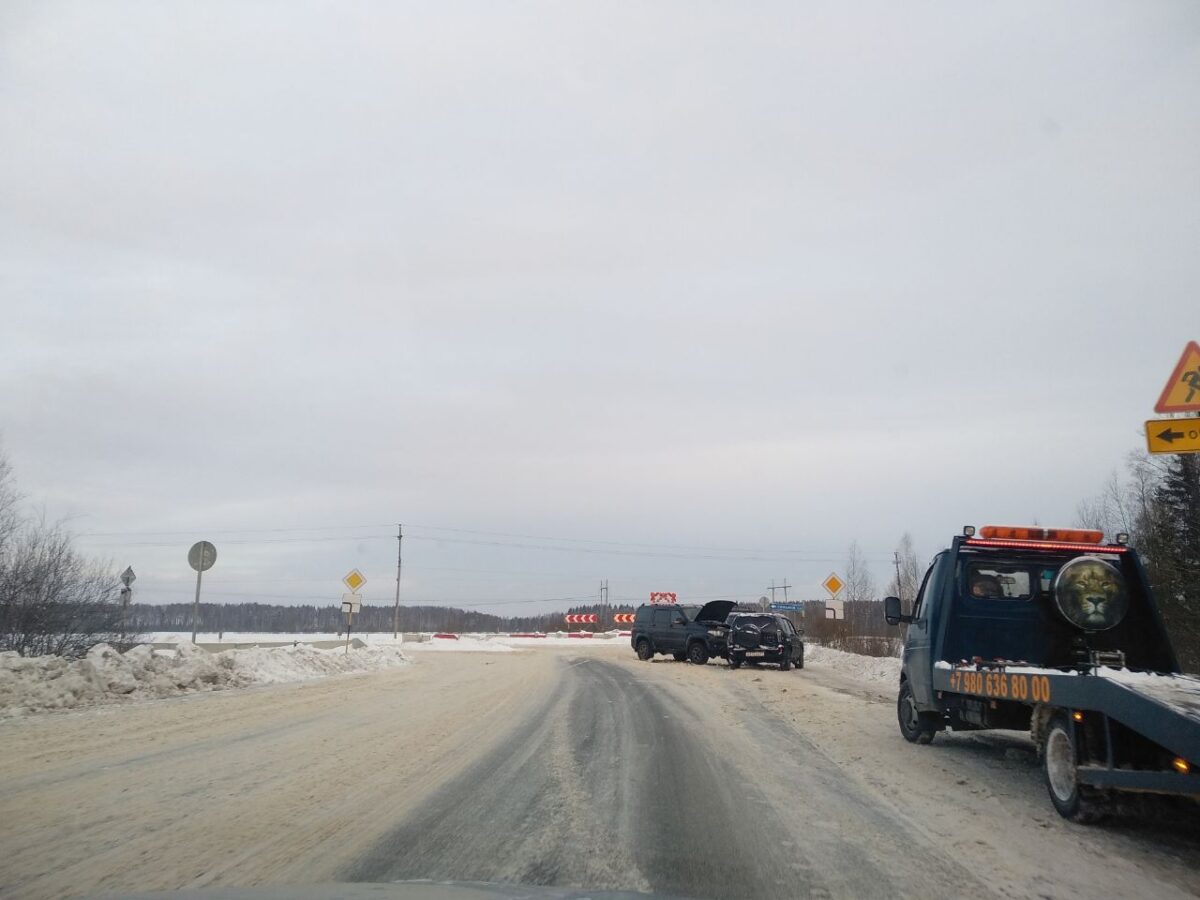 На «Золотом кольце» в Тверской области столкнулись два внедорожника