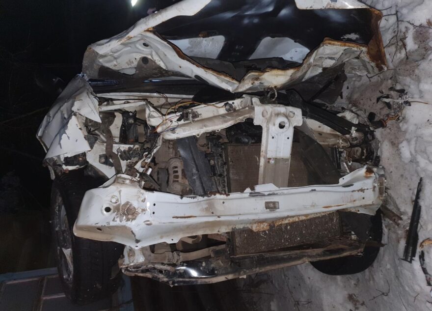 "Логан" вылетел в кювет и опрокинулся в Тверской области