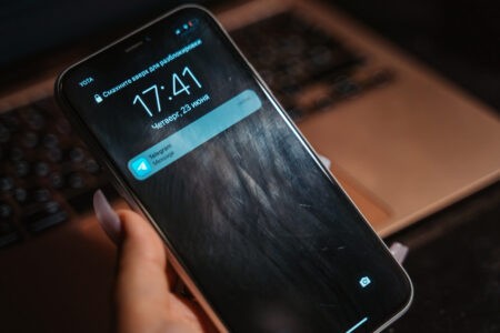 Жителей России предупредили о слежке в Telegram и WhatsApp