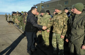 Игорь Руденя в прифронтовой зоне СВО встретился с военнослужащими из Тверской области