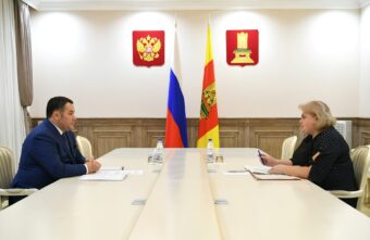 Губернатор Игорь Руденя провел встречу с главой Западнодвинского муниципального округа Оксаной Голубевой