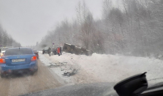 В ДТП на Бежецком шоссе пострадали три человека, в том числе подросток В ДТП на Бежецком шоссе пострадали три человека, в том числе подросток