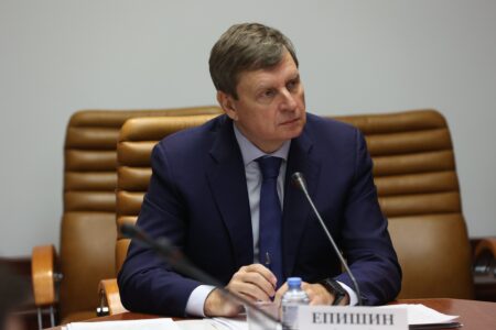 Игорь Руденя поздравил сенатора от Тверской области в Совете Федерации РФ Андрея Епишина с награждением Почётной грамотой Президента Игорь Руденя поздравил сенатора от Тверской области в Совете Федерации РФ Андрея Епишина с награждением Почётной грамотой Президента