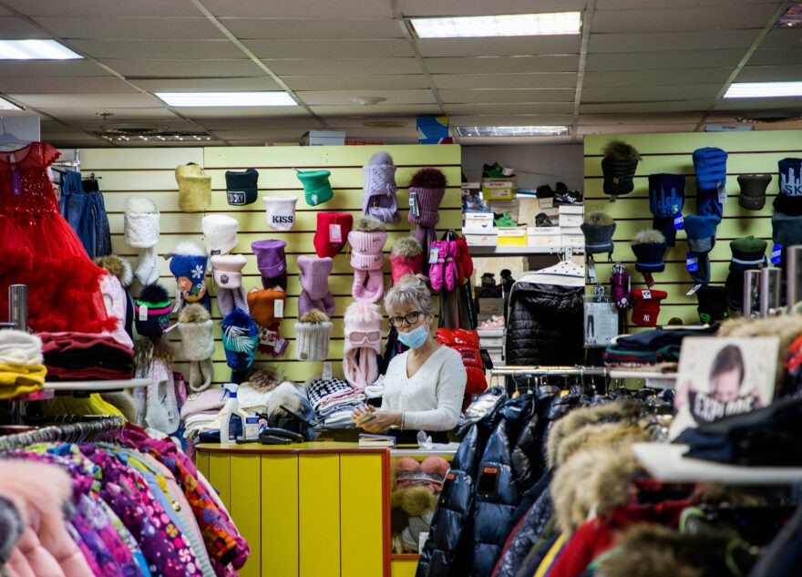 Полицейские вернули украденную из магазина куртку в Твери