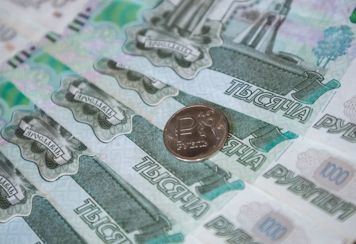 Правительство РФ выделит средства для помощи инвалидам по слуху