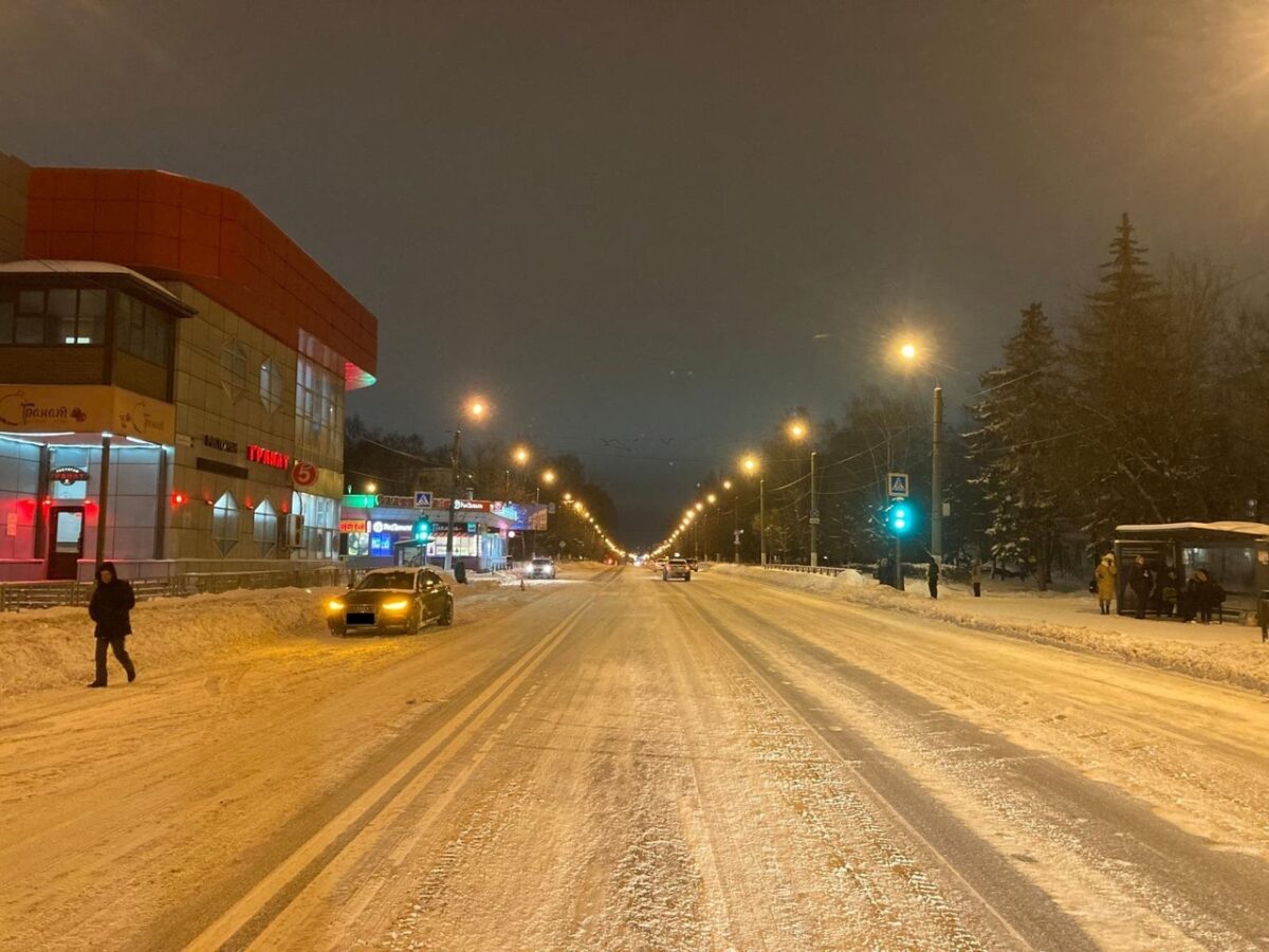 В Твери водитель Audi сбил переходящего дорогу пешехода