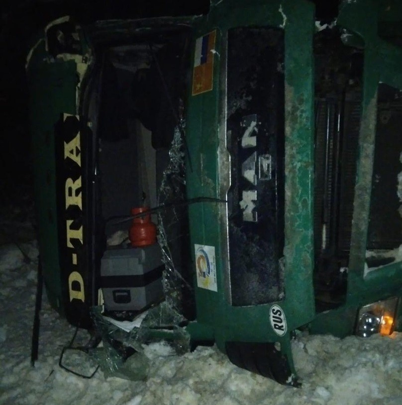Две фуры столкнулись на трассе М-9 в Тверской области