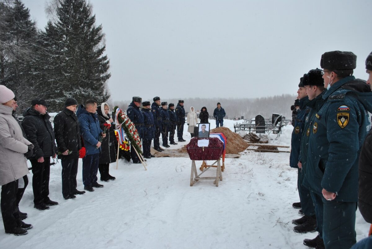 В Тверской области простились с погибшим на Украине бойцом