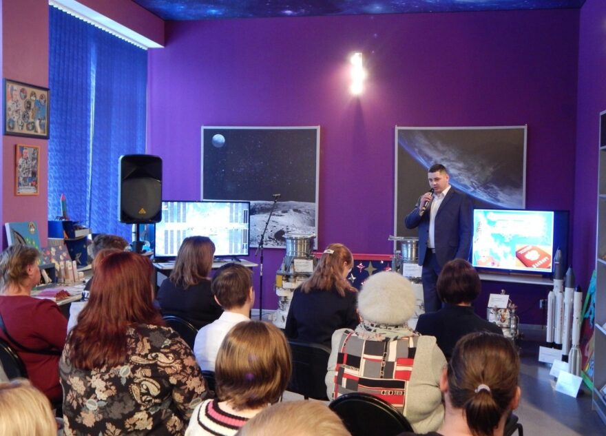 В музее космонавтики Торопца вручали паспорта молодым жителям