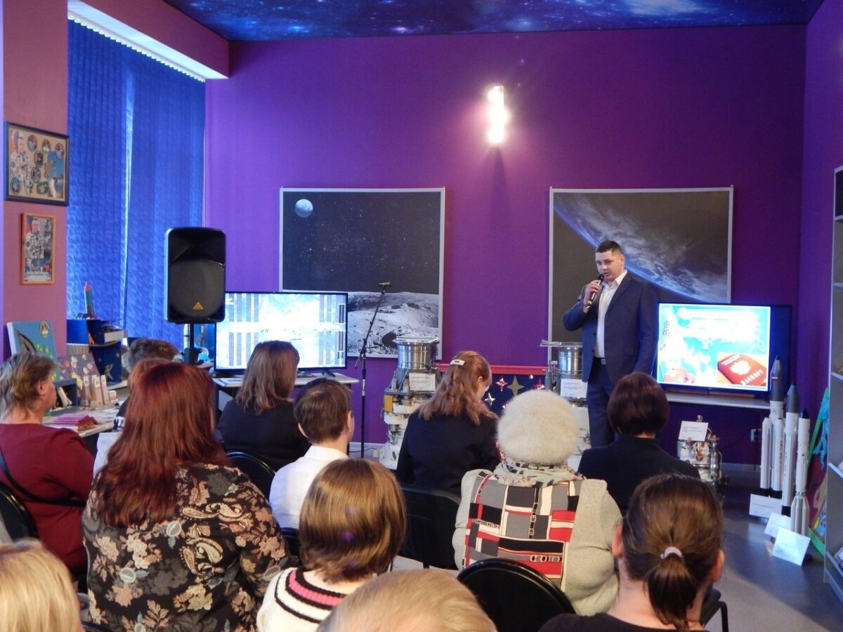 В музее космонавтики Торопца вручали паспорта молодым жителям