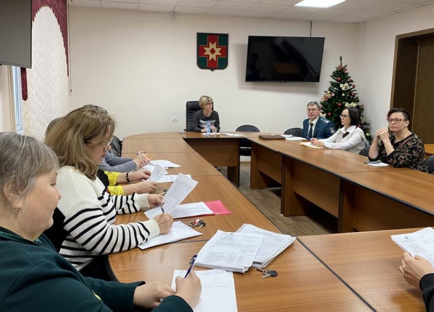 В Лихославле поговорили с должниками по налогам