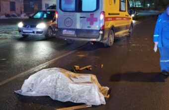 В Твери экскаватор-погрузчик насмерть сбил пешехода В Твери экскаватор-погрузчик насмерть сбил пешехода