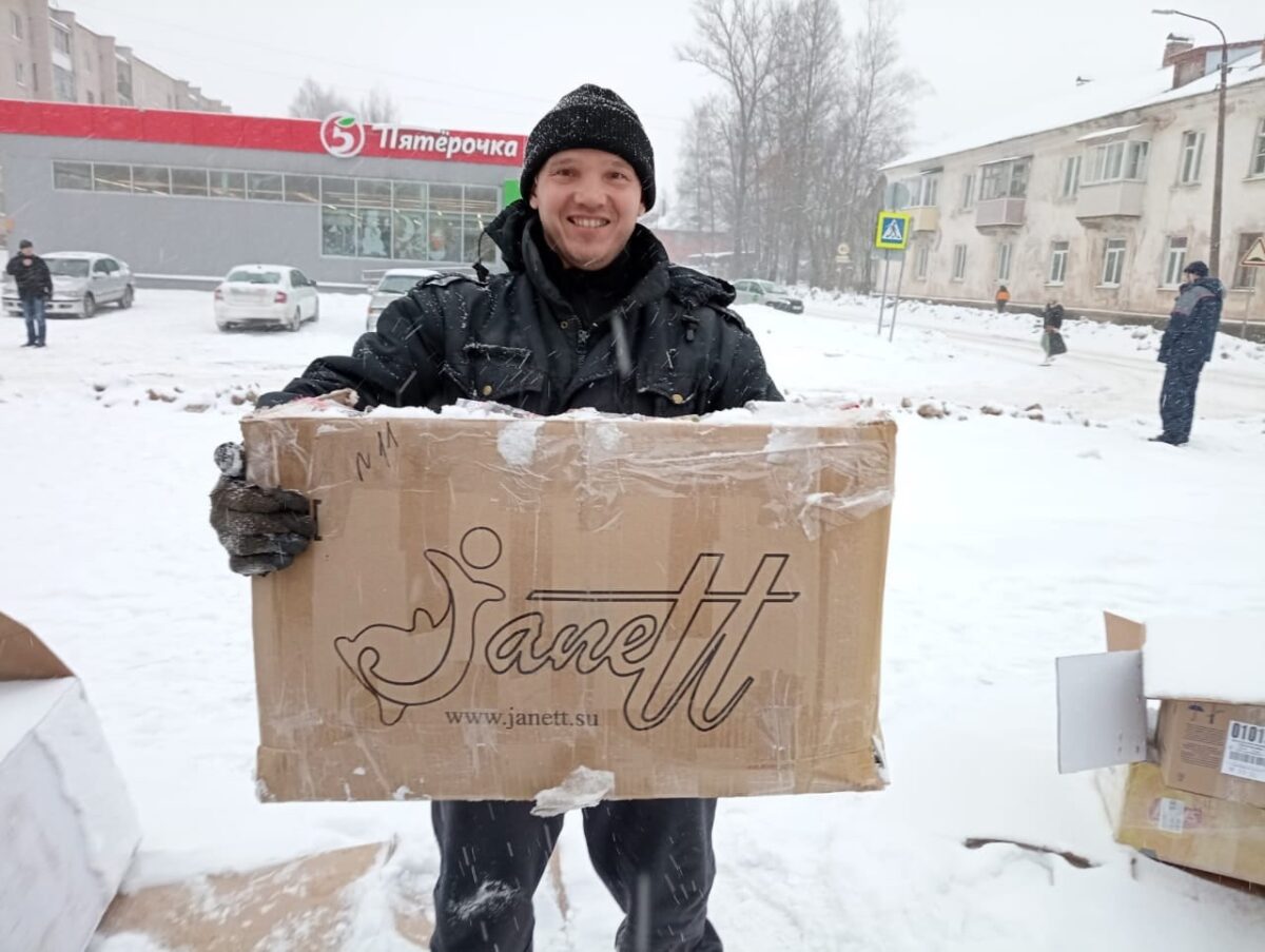 Жители Тверской области сутки не спали и накрыли бойцам новогодний стол