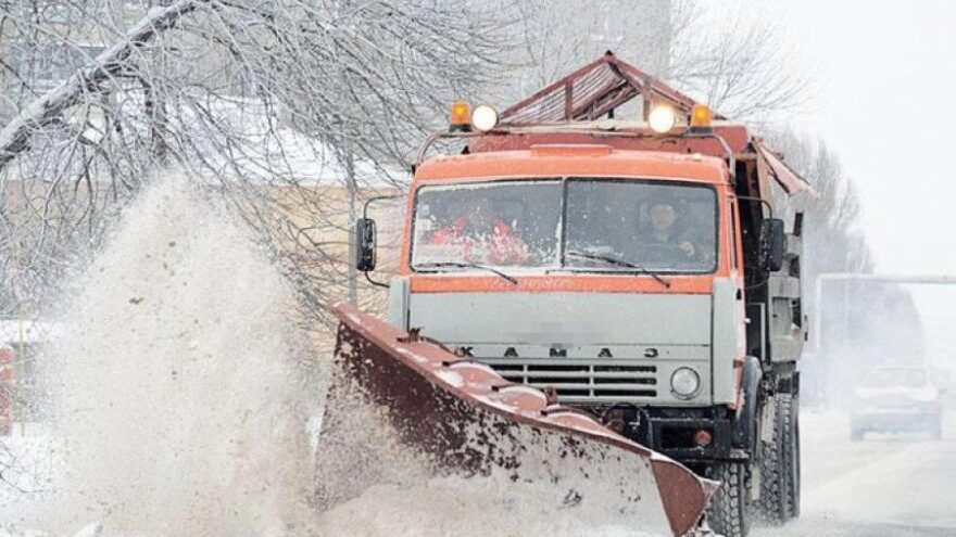 Жителей Тверской области просят не мешать чистить улицы в период снегопадов