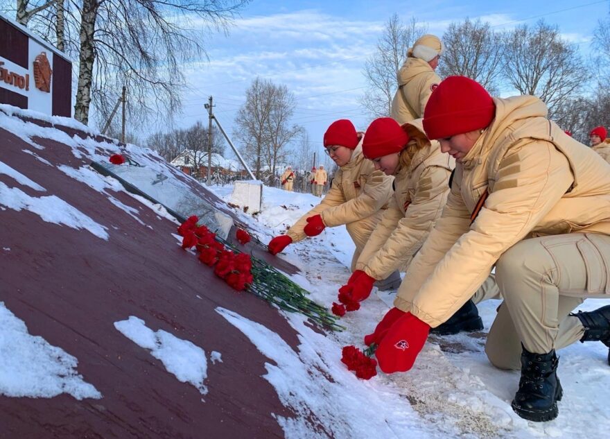 В Вышнем Волочке почтили память неизвестных солдат
