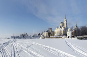 Озеро Селигер вошло в десятку популярных направлений для катания на льду