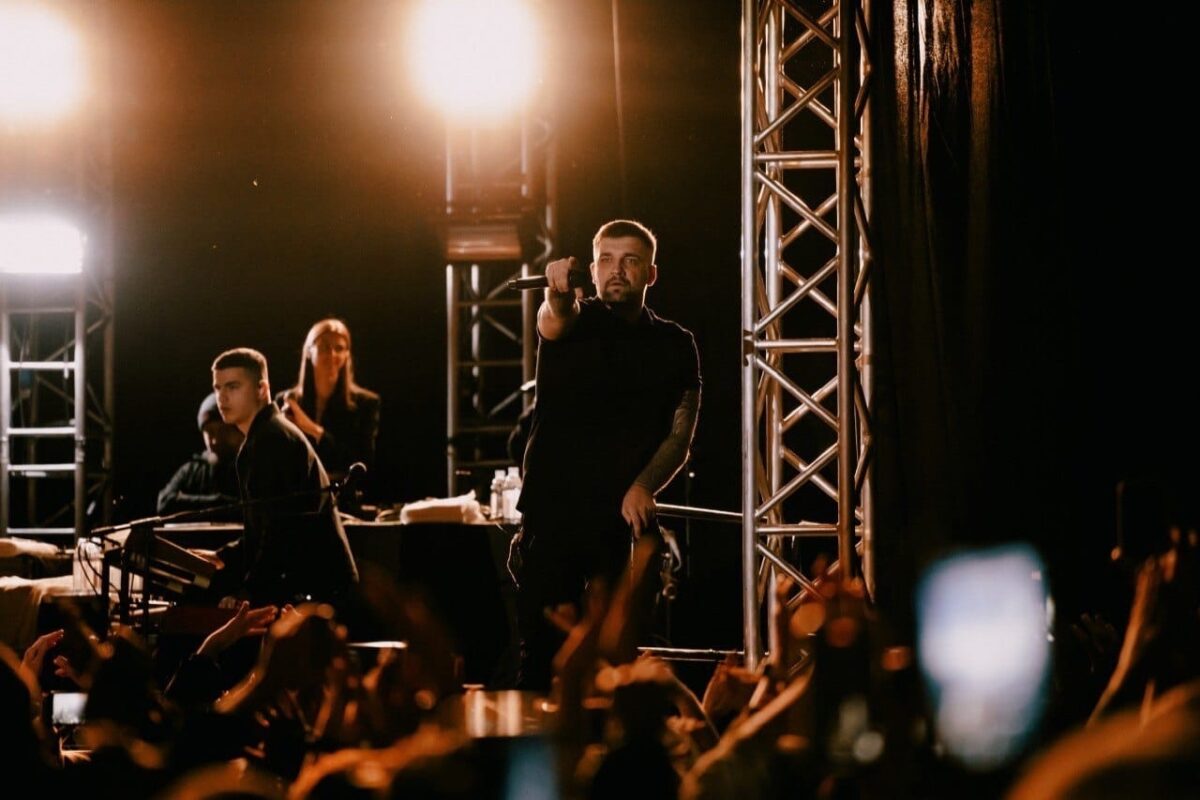 «Когда меня не станет»: на концерте в Твери поклонники пели вместе с Бастой