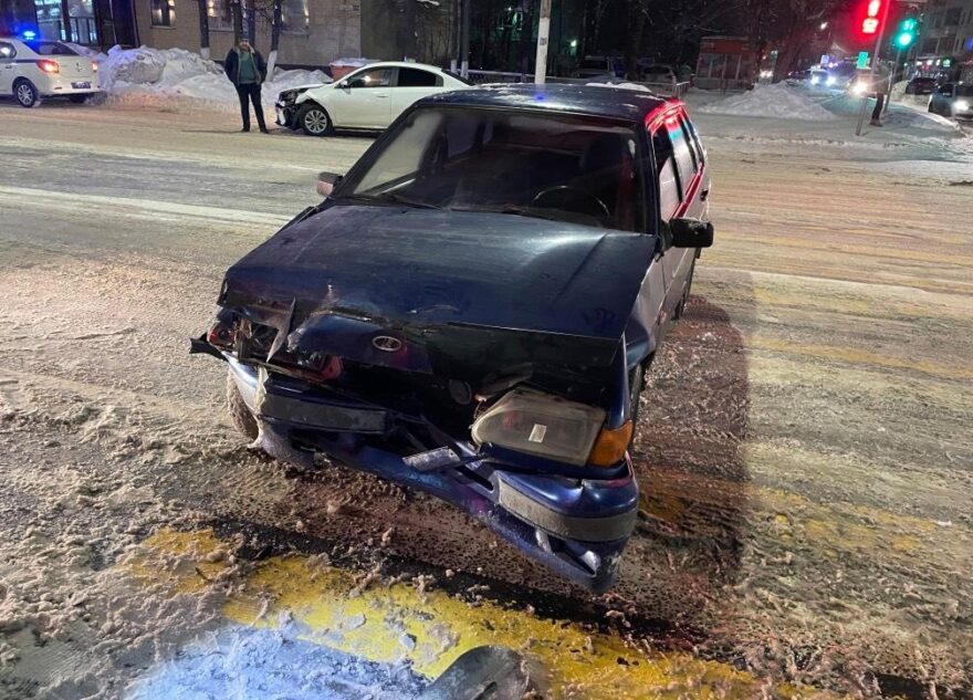 Водитель пострадал в столкновении ВАЗа и Kia в Твери