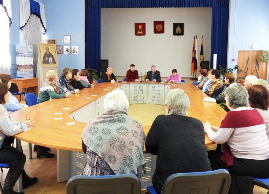 Калязинские общественники задали вопросы коммунальщикам