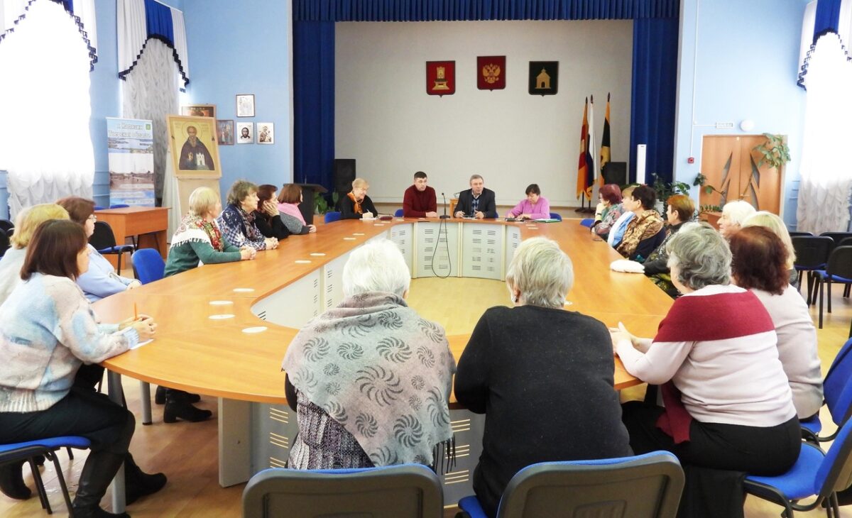 Калязинские общественники задали вопросы коммунальщикам