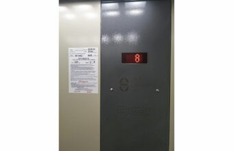 В многоквартирном доме в Твери установили новые лифты В многоквартирном доме в Твери установили новые лифты