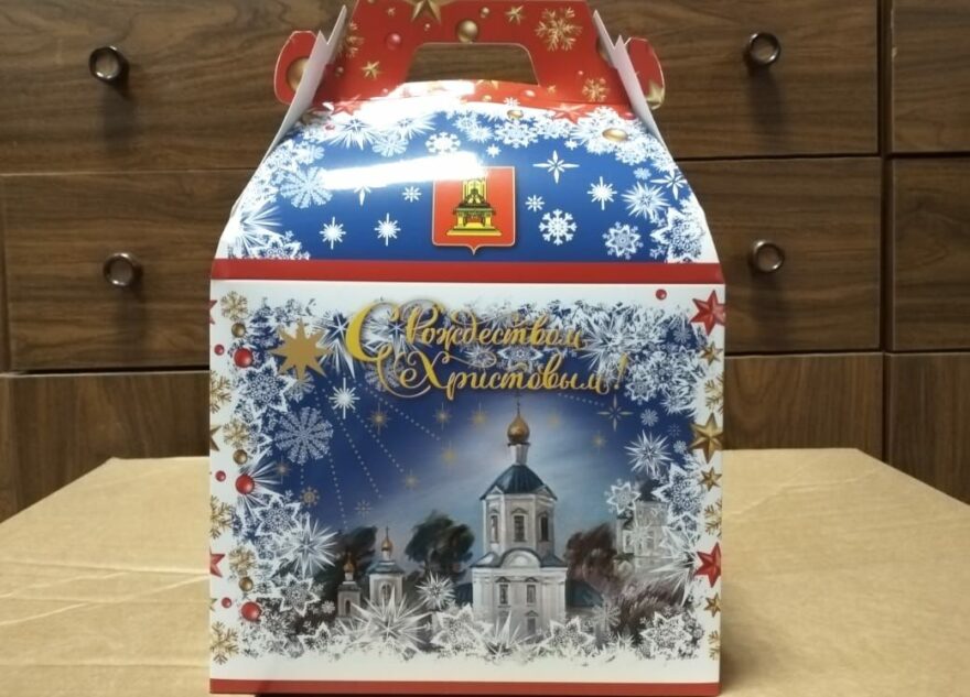 В Тверской области начали вручать новогодние подарки для детей