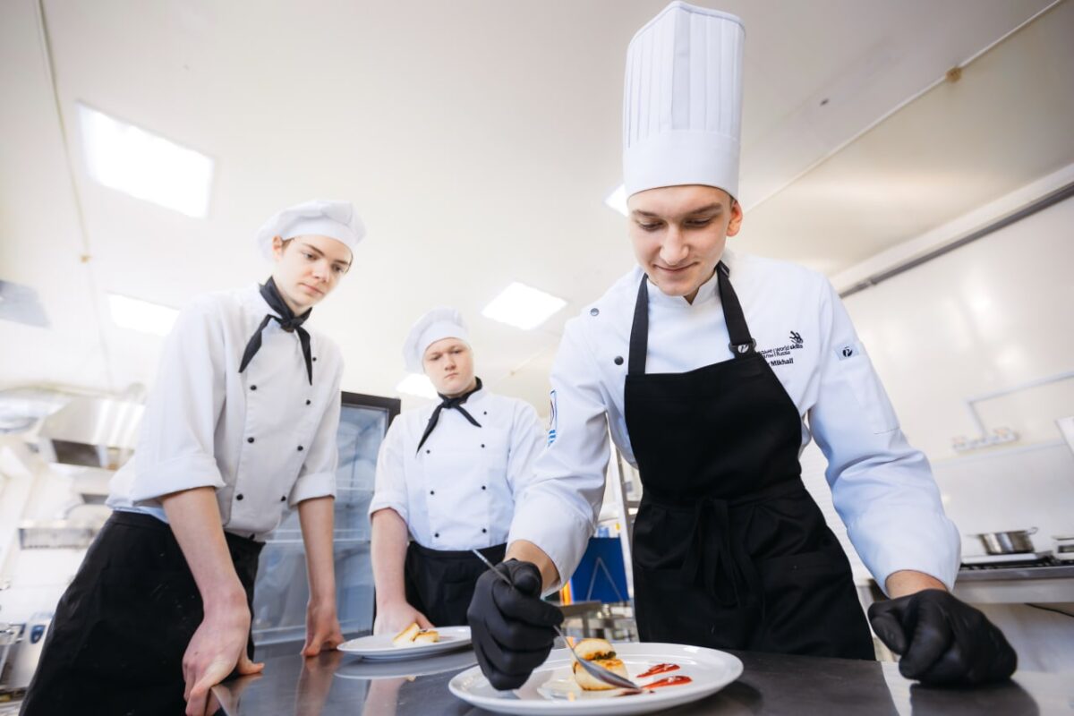 Тверскому колледжу сервиса и туризма исполнилось 90 лет Тверскому колледжу сервиса и туризма исполнилось 90 лет