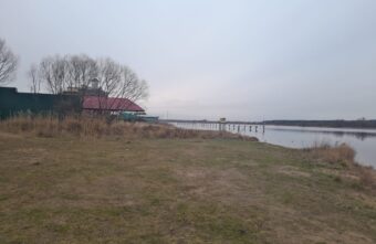 Базу отдыха в Тверской области заставили убрать забор, мешавший местным пройти к Волге Базу отдыха в Тверской области заставили убрать забор, мешавший местным пройти к Волге